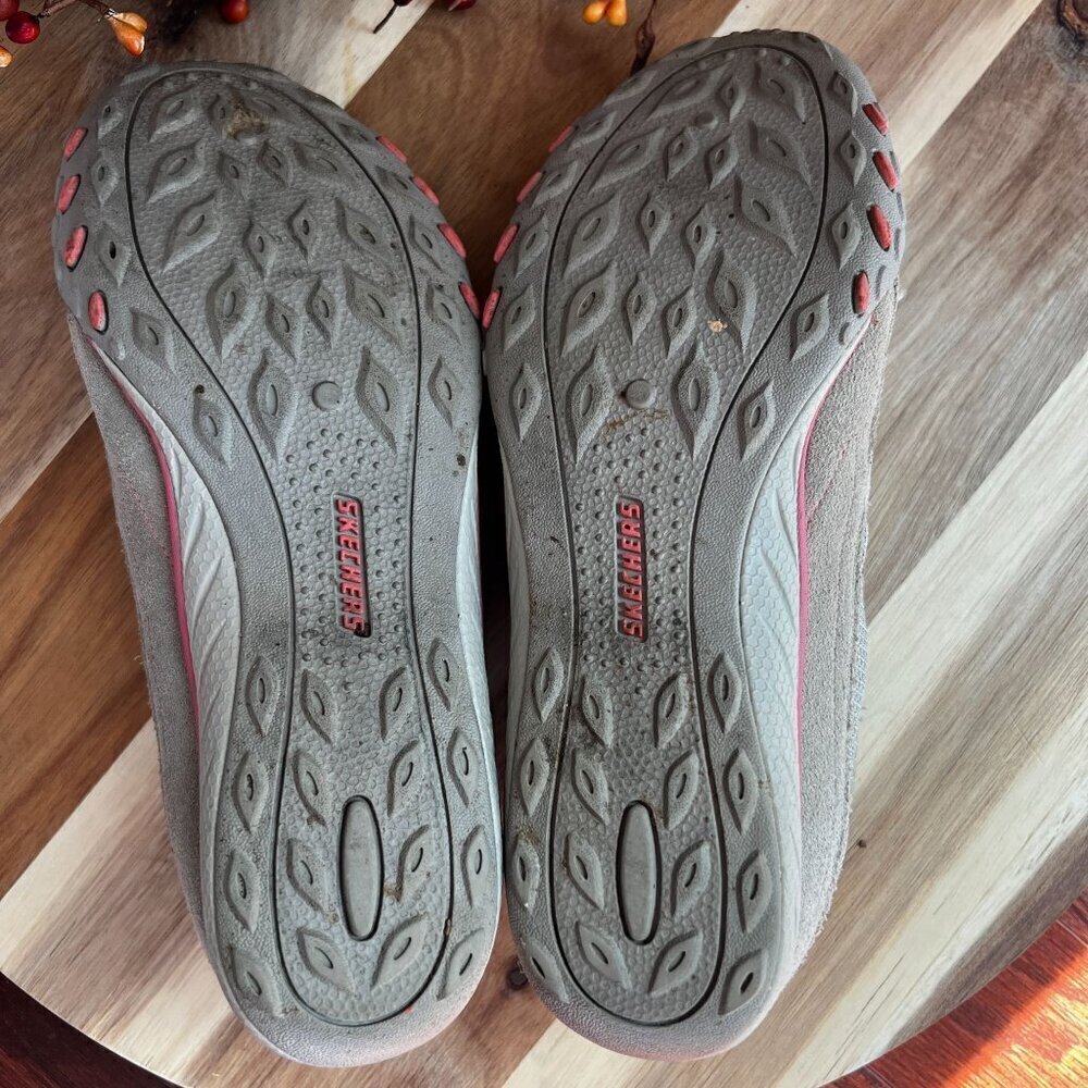 SKECHERS Womens 22463 Slip On Casual Comfort Active Shoe Sz 9.5 Taupe Suede - Picture 11 of 12